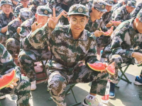 娱乐吃瓜军训,青春记忆里的酸甜苦辣